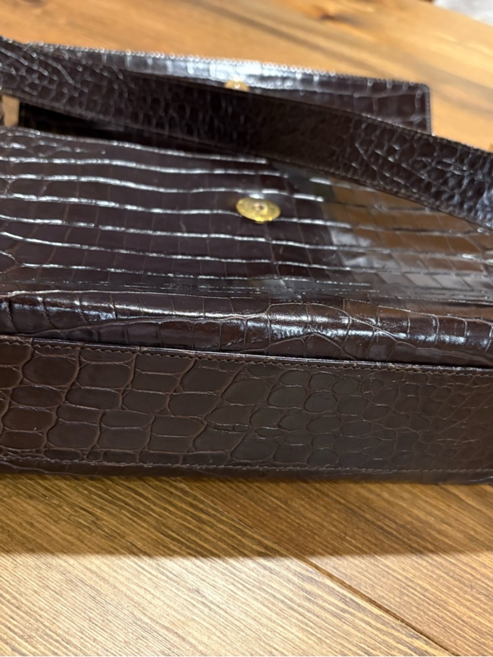 Salvatore Ferragamo Vintage Dark Brown Croc-Embossed Leather shoulder bag purse - Picture 9 of 15